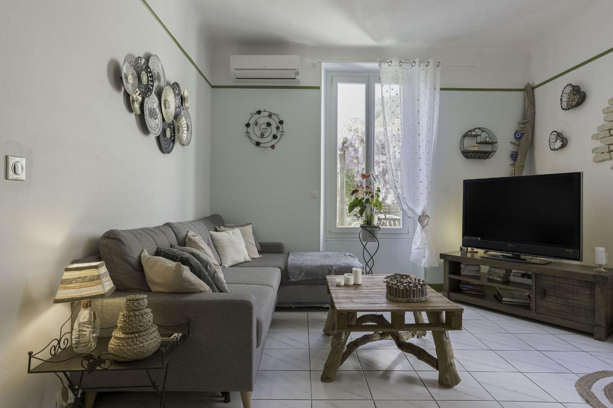 La Maison Fleurie Apartment *