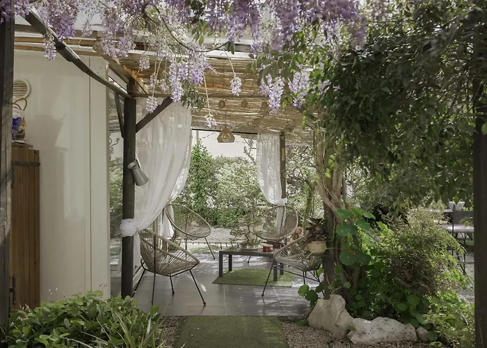 La Maison Fleurie By Halldis